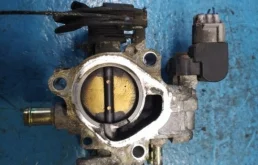 Дроссельная заслонка для Toyota Corolla на фотографиях