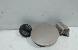 Крышка горловины топливного бака для Hyundai Solaris 2015 года на фотографиях