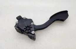 Электронная педаль газа для Toyota RAV4 на фотографиях