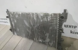 Радиатор охлаждения ДВС для Skoda Rapid 2015 года на фотографиях