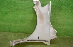 Крылья для Nissan Tiida 2012 года на фотографиях