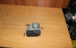 Дроссельная заслонка для Toyota RAV4 на фотографиях