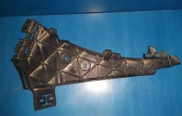 Усилитель переднего бампера для Audi Q7 2013 года на фотографиях