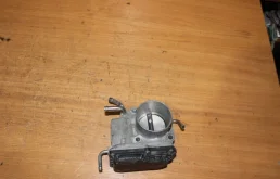 Дроссельная заслонка для Toyota RAV4 на фотографиях