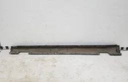 Накладка порога правая для Mercedes-Benz GLA class на фотографиях