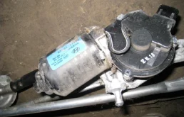 Мотор стеклоочистителя для Hyundai Solaris на фотографиях