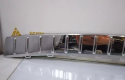 Накладка заднего бампера правая для Volkswagen Touareg 2007 года на фотографиях