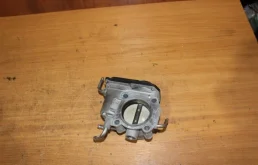 Дроссельная заслонка для Toyota RAV4 на фотографиях