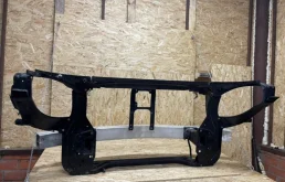 Панель радиатора (телевизор) для Mercedes-Benz GL class 2008 года на фотографиях