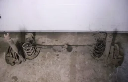 Задняя балка для Nissan Tiida на фотографиях