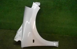 Крылья для Nissan Tiida 2012 года на фотографиях