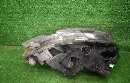 Фара ксенон левая для Skoda Rapid 2014 года на фотографиях