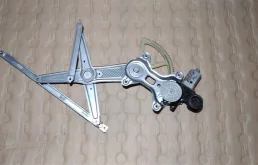 Мотор стеклоподъемника передний левый для Toyota Corolla на фотографиях