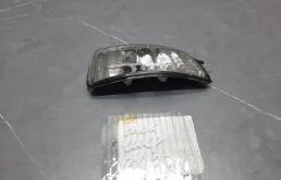 Зеркальный элемент левый для Volvo S60 на фотографиях