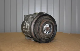 Компрессор кондиционера для Toyota Opa 2002 года на фотографиях
