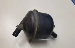 Бачок ГУР для Audi A8 2010 года на фотографиях