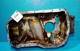 Поддон картера для Mitsubishi Outlander 2005 года на фотографиях