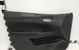 Обшивка двери передняя левая для Hyundai Solaris 2019 года на фотографиях