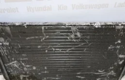 Радиатор охлаждения ДВС для Volkswagen Golf 2011 года на фотографиях