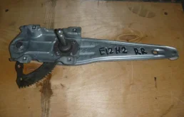 Стеклоподъемник задний правый (6983002730) для Toyota Corolla E210 Седан (RU) 2019+