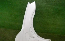 Крыло правое для Audi Q3 2011 года на фотографиях