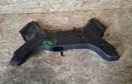 Подрамник двигателя для Hyundai Solaris 2011 года на фотографиях