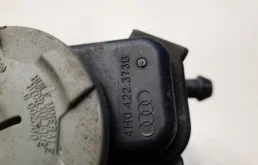 Бачок ГУР для Audi A8 2010 года на фотографиях