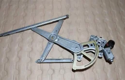 Мотор стеклоподъемника передний левый для Toyota Corolla на фотографиях