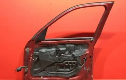 Дверь передняя правая для BMW X3 2005 года на фотографиях