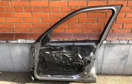 Дверь передняя правая для BMW X3 2008 года на фотографиях