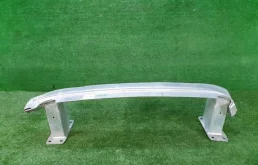 Усилитель бампера передний верхний для Audi Q7 2018 года на фотографиях