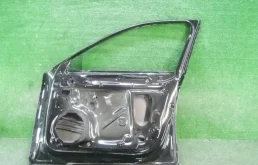 Дверь передняя правая для Audi A4 2015 года на фотографиях