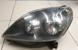 Фары для Opel Zafira 2005 года на фотографиях