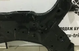 Подрамник двигателя для Hyundai Solaris 2014 года на фотографиях