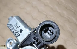 Мотор стеклоподъемника передний левый для Toyota Corolla на фотографиях