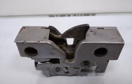 Замок капота для Skoda Rapid 2024 года на фотографиях