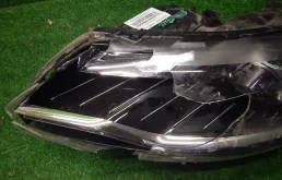 Фара ксенон левая для Skoda Rapid 2014 года на фотографиях