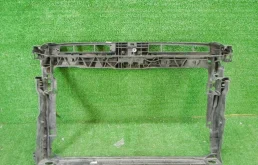 Панель радиатора (телевизор) для Volkswagen Golf 2016 года на фотографиях