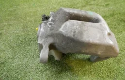 Тормозной цилиндр передний правый для BMW 5er 2018 года на фотографиях