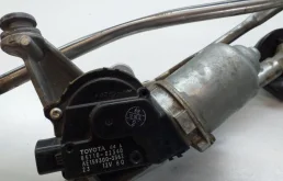 Трапеция стеклоочистителей для Toyota Corolla 2000 года на фотографиях