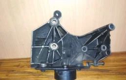 Кронштейн генератора для Renault Logan 2014 года на фотографиях