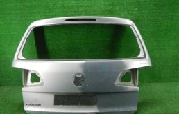 Двери для Volkswagen Touran 2012 года на фотографиях