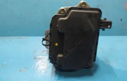 Блок управления двигателем для Toyota RAV4 на фотографиях