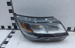 Фара правая для Ford Explorer 2012 года на фотографиях