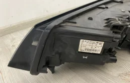 Фара ксенон левая для Volkswagen Touareg 2011 года на фотографиях