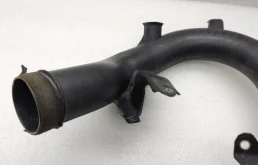 Впускной патрубок воздушного фильтра для Toyota RAV4 2019 года на фотографиях