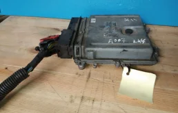 Блок управления двигателем для Volvo XC90 2002 года на фотографиях