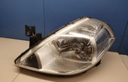 Фары для Nissan Tiida 2009 года на фотографиях