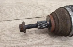 Привод передний правый для Volkswagen Tiguan 2007 года на фотографиях