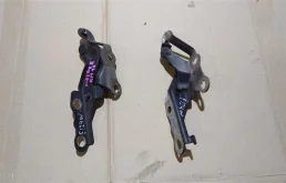 Петля капота левая для Toyota Corolla 2002 года на фотографиях